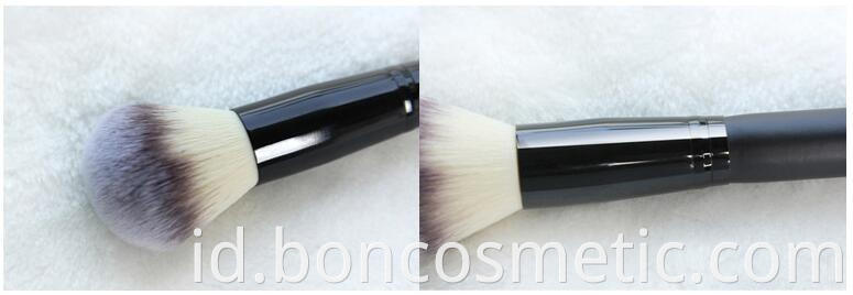 Powder makeup brush 